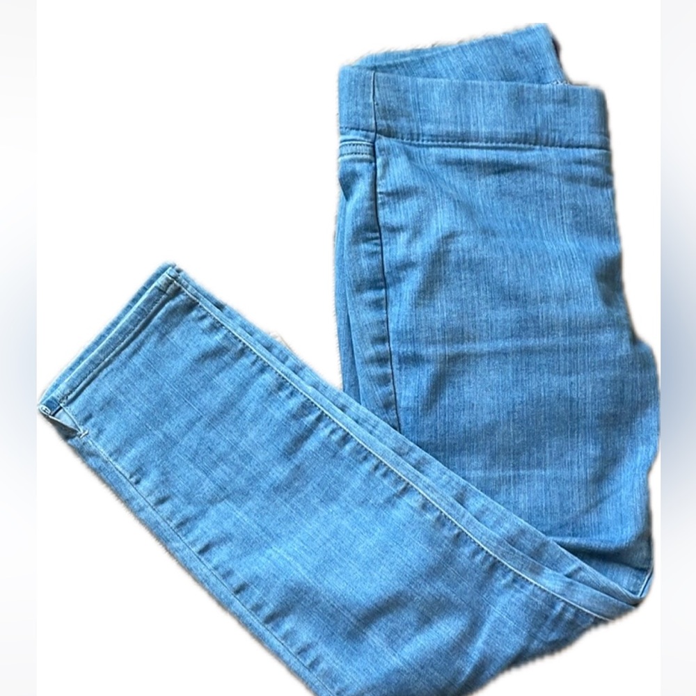NYDJ light blue fit and tuck ankle pull on  with pockets .